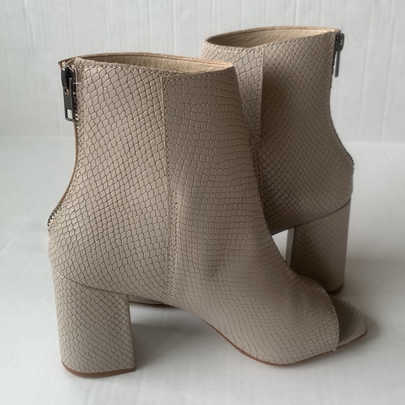Matisse Melaney Ivory/Taupe Snake Open-Toe Bootie EUC!! Size 7 - Picture 11 of 14
